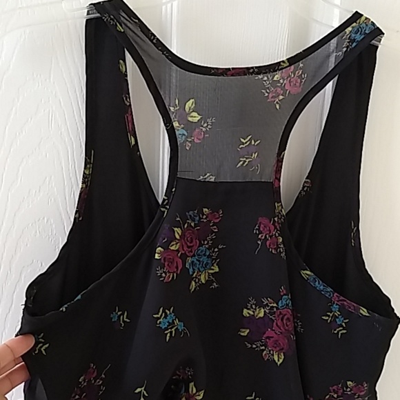 Women's Sleeveless Sheer Lined Casual Dress - Picture 3 of 8